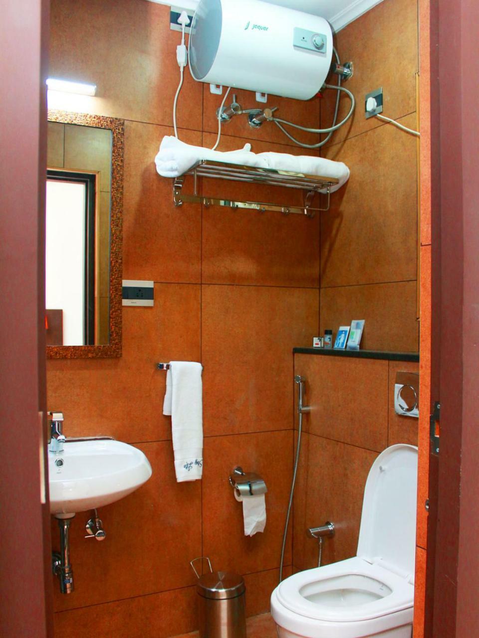 Staylite Suites Chennai Exterior photo