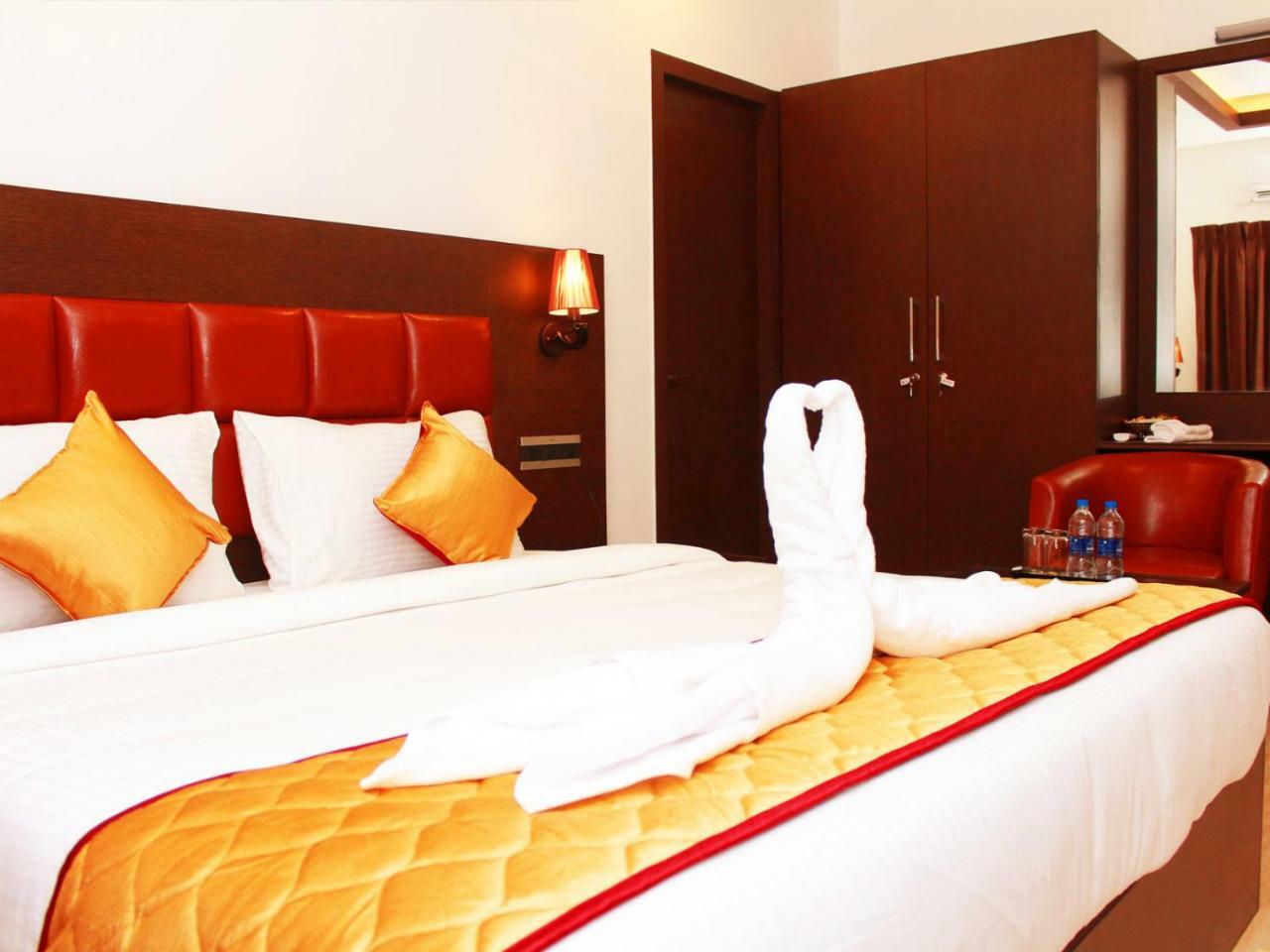 Staylite Suites Chennai Exterior photo