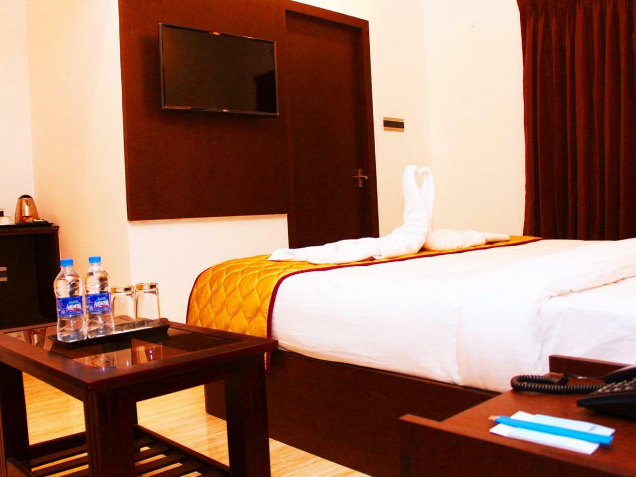 Staylite Suites Chennai Exterior photo